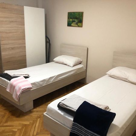 Aleksandra Skopje Buitenkant foto