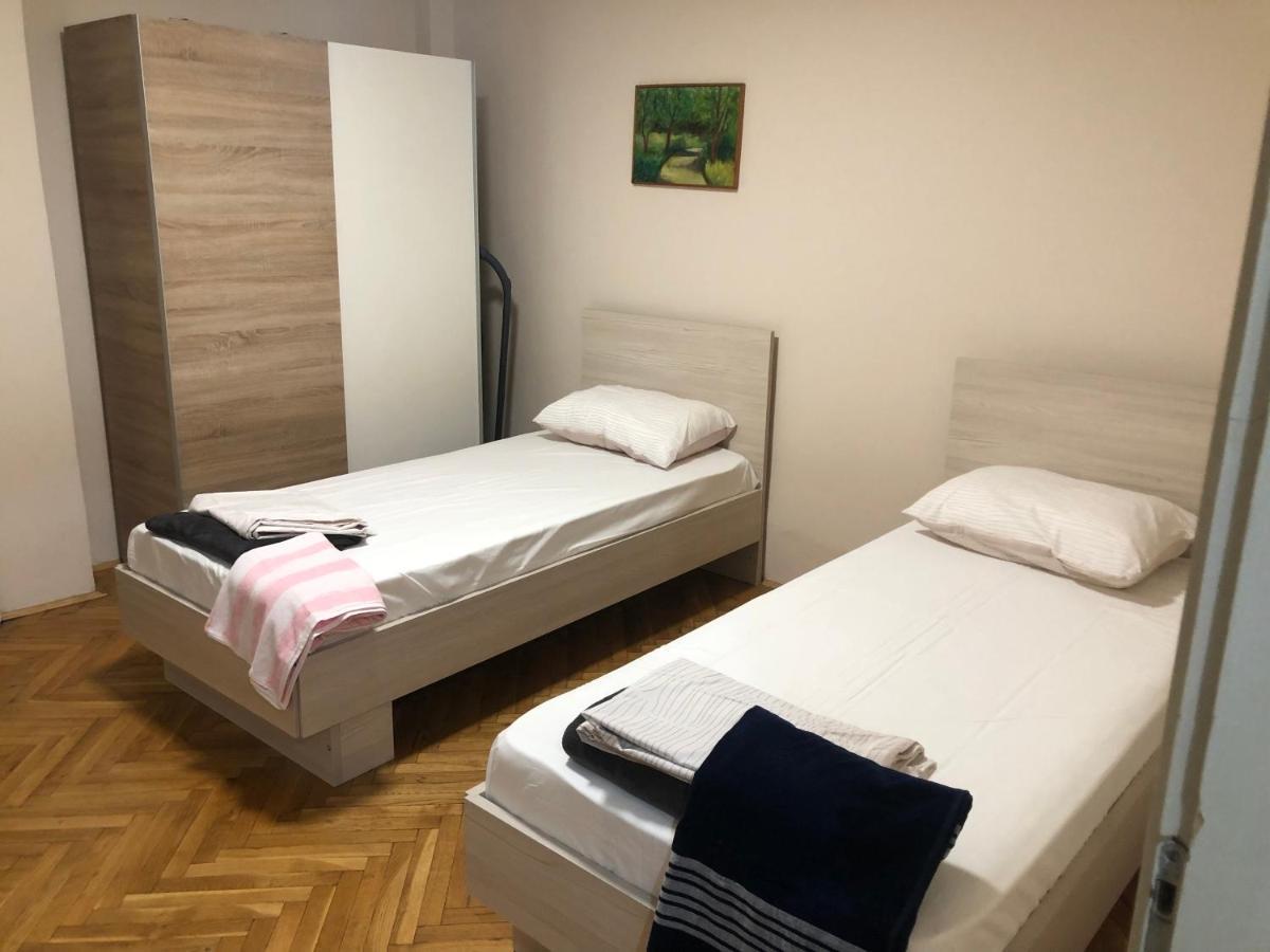 Aleksandra Skopje Buitenkant foto